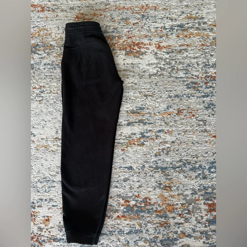 Lululemon Loungeful HR Fleece Jogger - High Rise - Size 6 - Black